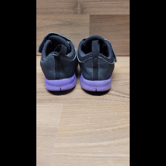 Kids 7.5C Nike Purple and Black Shoes - Picture 4 of 6